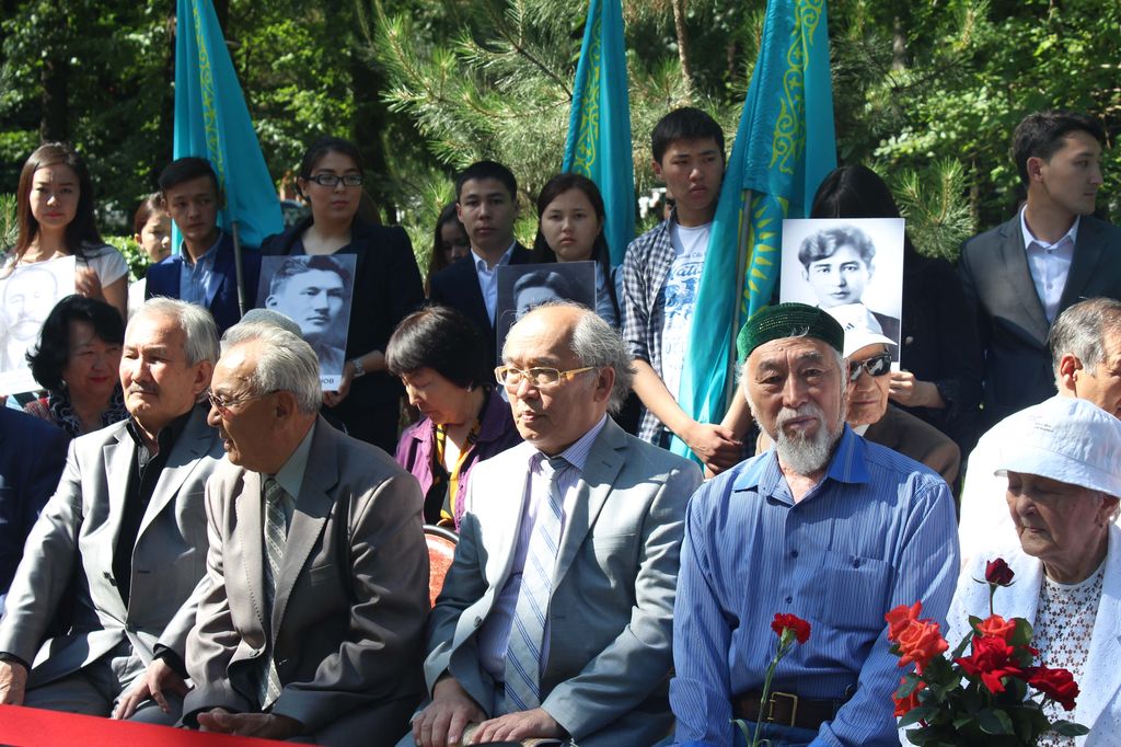 В Алматы вспоминают жертв политических репрессий и голодомора