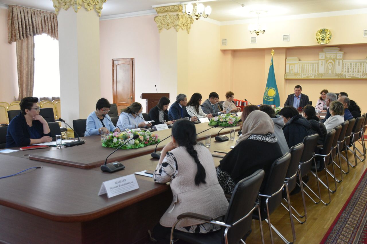 THE INSTITUTE HOSTED A VISIT OF THE KALMYK DELEGATION HEADED BY ITS DIRECTOR OF THE KNC RAS V.V. KUKANOVA